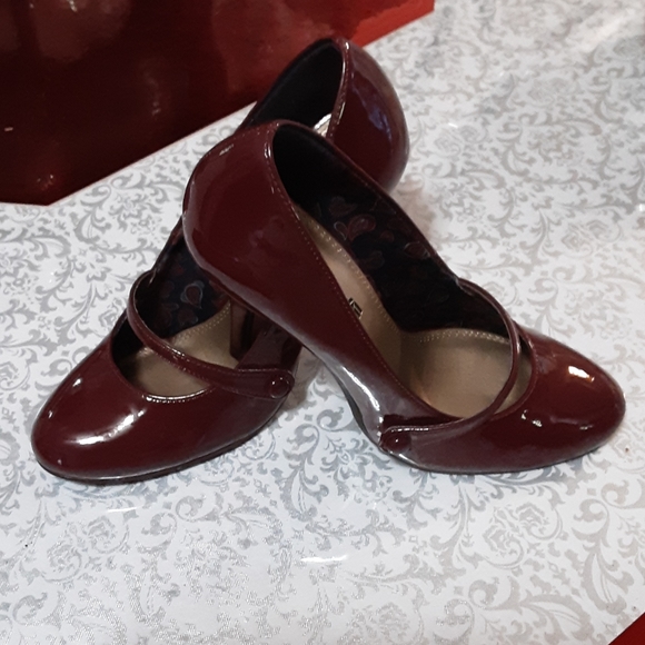 American Eagle Burgundy Heels - Picture 4 of 11